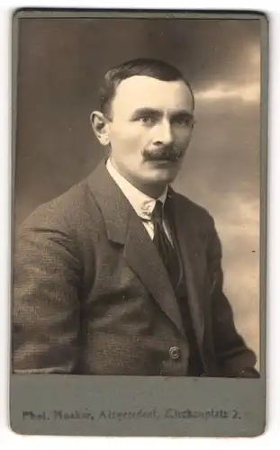 Fotografie Hueber, Atzgersdorf, Portrait Herr Josef Irsina mit Moustache, 1921