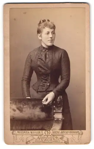 Fotografie Friedrich Müller, München, junge Frau Ch. Felpschwenz