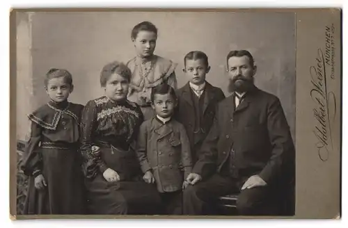 Fotografie Adalbert Werner, München, Familienfoto der Familie Friedrich, 1904