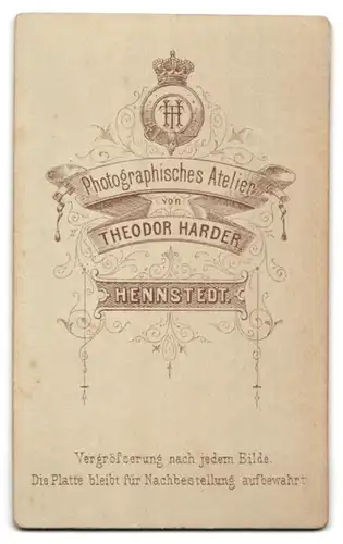 Fotografie Theodor Harder, Hennstedt, Zwei Mädchen in hübscher Kleidung