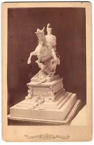 Fotografie H. Zeidler, Berlin, Entwurf Modell Reiterstatue Prinz Friedrich Karl von Preussen, Sollte in Steglitz stehen