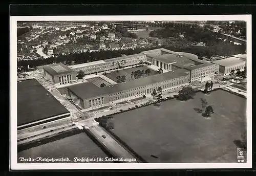 AK Berlin-Charlottenburg, Reichssportfeld, Hochschule für Leibesübungen, Fliegeraufnahme