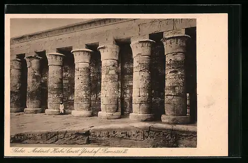 AK Thebes, Medinet Habu Court Yard of Ramses III.