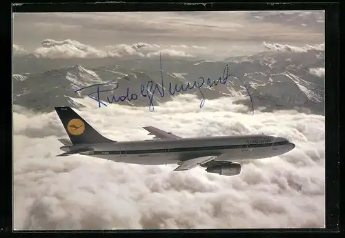 AK Der Airbus A 300 von Lufthansa über den Wolken