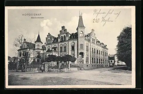AK Hofgeismar, Bahnhofstrasse und Soldat am Wachhäuschen