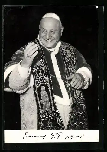 AK Papst Johannes XXIII. lacht und winkt