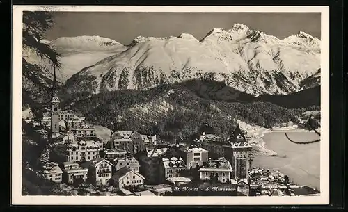 AK St. Moritz, Ortsansicht mit Kirchturm und Blick auf die Berge