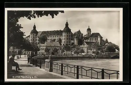 AK Neuburg a. D., Blick auf das Schloss an der Donau