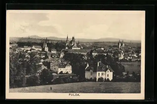 AK Fulda, Stadtansicht von einem Berg aus gesehen
