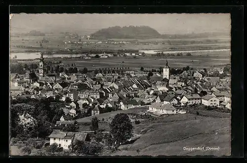 AK Deggendorf (Donau), Totalansicht von einem Berg aus gesehen