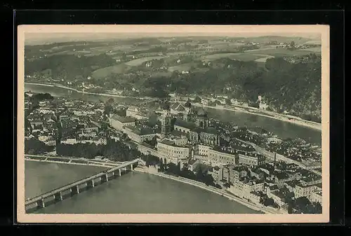 AK Passau, Gesamtansicht von Süden mit Inn- und Donaubrücke, Fliegeraufnahme