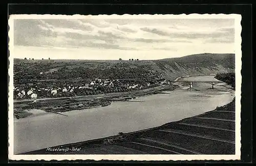 AK Moselweiss, Totalansicht von einer Anhöhe aus gesehen