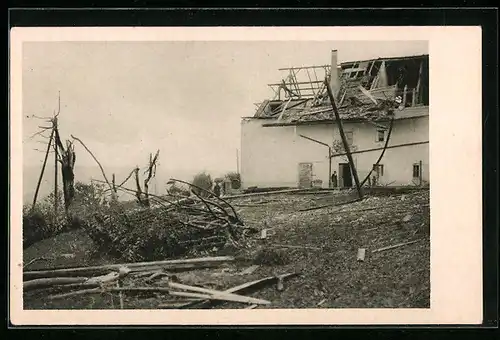 AK Chaux-de-Fonds, Cyclone 1926, Belle Maison detruite, zerstörtes Dach und abgeknickte Bäume nach Unwetter