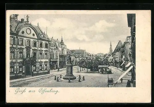 AK Offenburg, Stadtplatz mit Denkmal