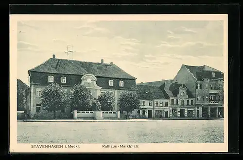 AK Stavenhagen i. Meckl., Rathaus-Marktplatz