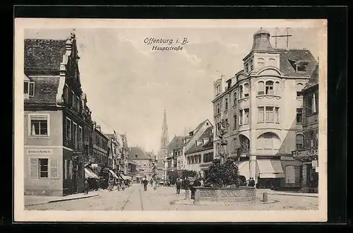 AK Offenburg i. B., Hauptstrasse mit Brunnen und Kirche