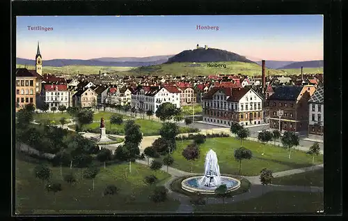 AK Tuttlingen, Teilansicht mit Honberg, Denkmal und Brunnen