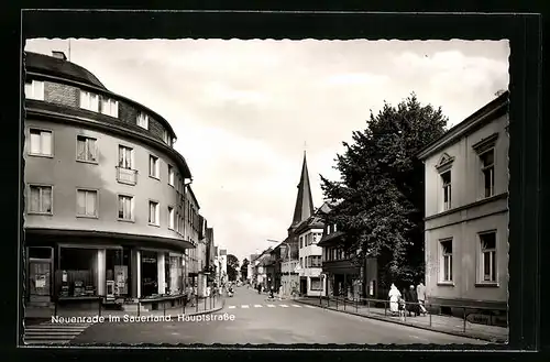 AK Neuenrade / Sauerland, Blick in die Hauptstrasse