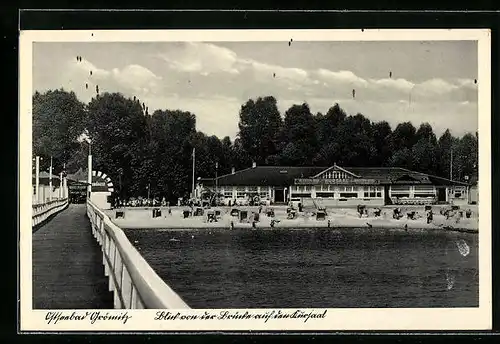 AK Grömitz / Ostseebad, Blick von der Brücke auf den Kursaal