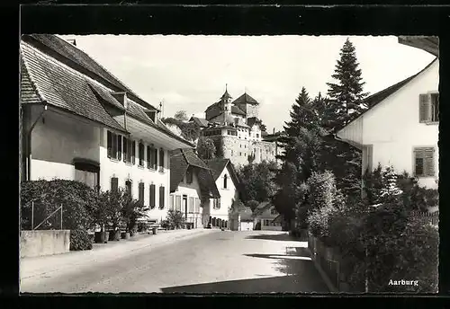 AK Aarburg, Strassenpartie mit Blick zum Schloss