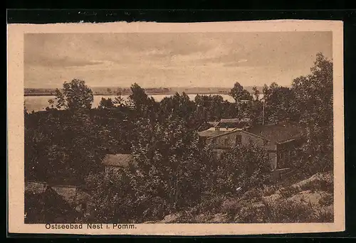 AK Nest a. Ostsee, Blick über die Häuser auf die Ostsee