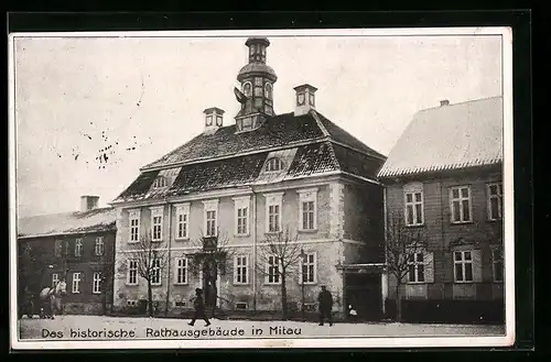 AK Mitau, vor dem historischen Rathausgebäude