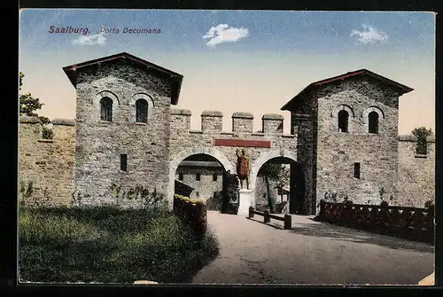 AK Bad Homburg vor der Höhe, Kastell Saalburg, Porta Decumana, Skulptur