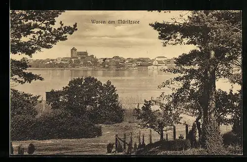 AK Waren am Müritzsee, Blick auf den Seesteg und Stadtpanorama