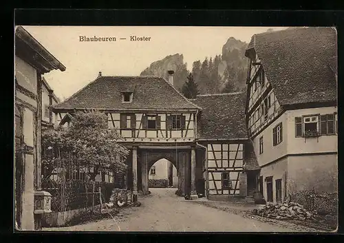 AK Blaubeuren, am Portal zum Kloster