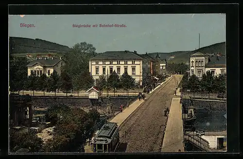 AK Siegen, Siegbrücke mit Bahnhof-Strasse, Strassenbahn