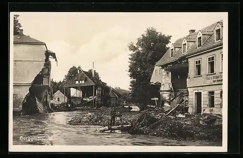 AK Berggiesshübel, Unwetterkatastrophe am 8. Juli 1927, zerstörte Strassenpartie, Hochwasser