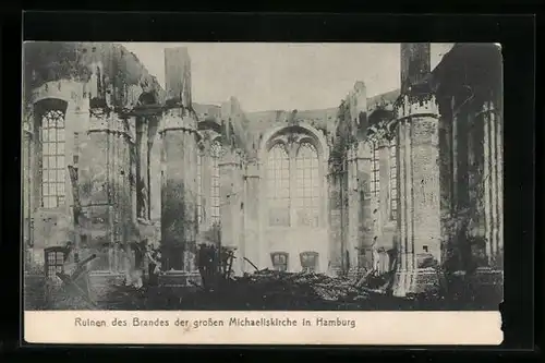 AK Hamburg-Neustadt, Ruine des Brandes der grossen Michaeliskirche, Im Kirchenschiff