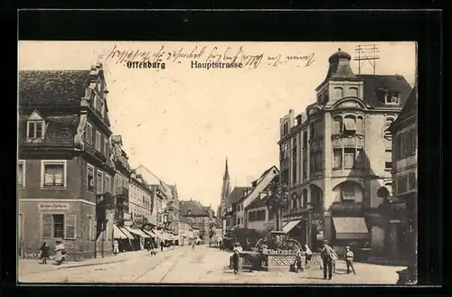 AK Offenburg, Hauptstrasse mit Apotheke, Kirche und Brunnen