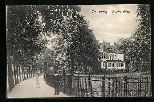 AK Flensburg, Stuhrs-Allee mit Villa