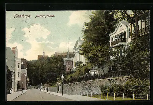 AK Flensburg, Strasse am Nordergraben mit Passanten