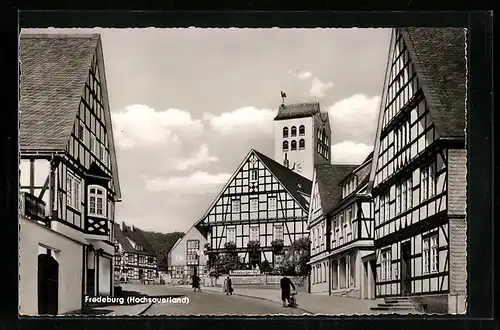 AK Fredeburg / Sauerland, Strassenpartie mit Fachwerkhäusern