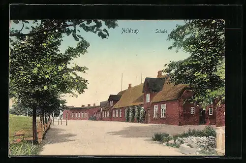 AK Achtrup, Strassenansicht mit Schule