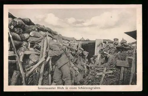 AK Soldaten in Uniform mit Gewehren im Schützengraben