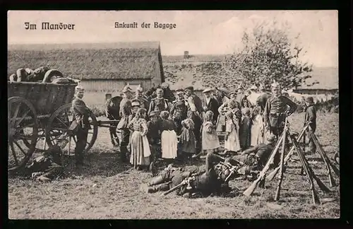 AK Kaisermanöver, Soldaten in Uniform bei der Ankunft der Bagage