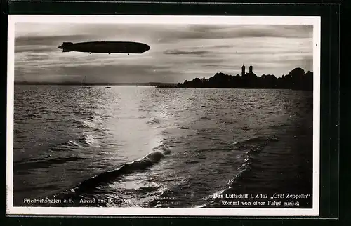 AK Friedrichshafen a. B., Luftschiff LZ 127 Graf Zeppelin kommt von seiner Fahrt zurück