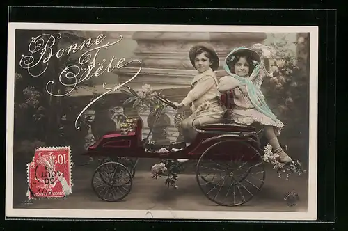 AK Kinder im kleinen Auto