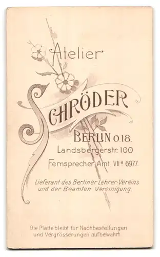 Fotografie Atelier Schröder, Berlin, Landsbergerstr. 100, Zwei kleine Mädchen in karierten Kleidern mit Reifen