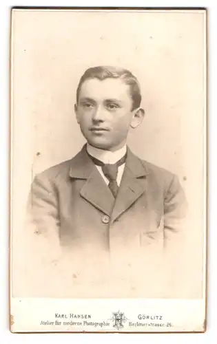 Fotografie Karl Hansen, Görlitz, Berlinerstrasse 26, Junge im Anzug mit pomadisiertem Haar
