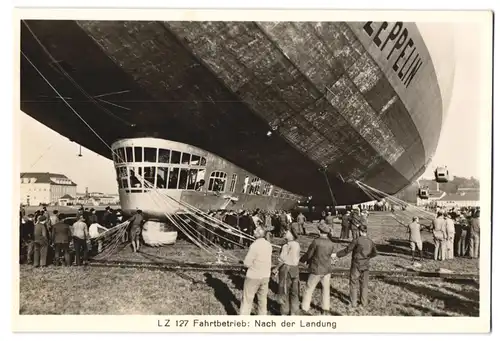 Fotografie Zeppelin LZ 127 nach der Landung