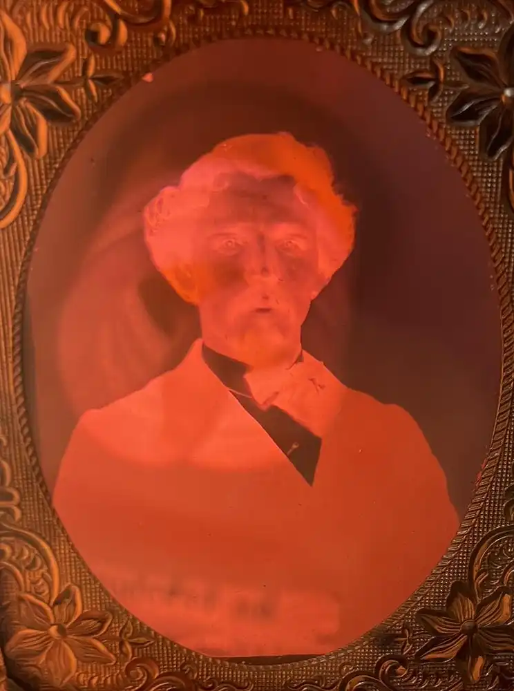 Fotografie Ambrotypie 1 /9 Platte Herr im Anzug mit Moustache, Gesicht Koloriert, Metallrahmen original Holzschachtel 6