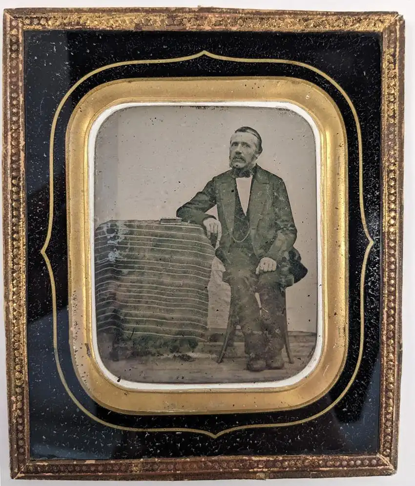 2 Fotografien Ambrotypie 1 /4 Platte Johann Ev. Bauer (Bürgermeister verstorben 1893) Frau Franziska Bauer, hinter Glas 2