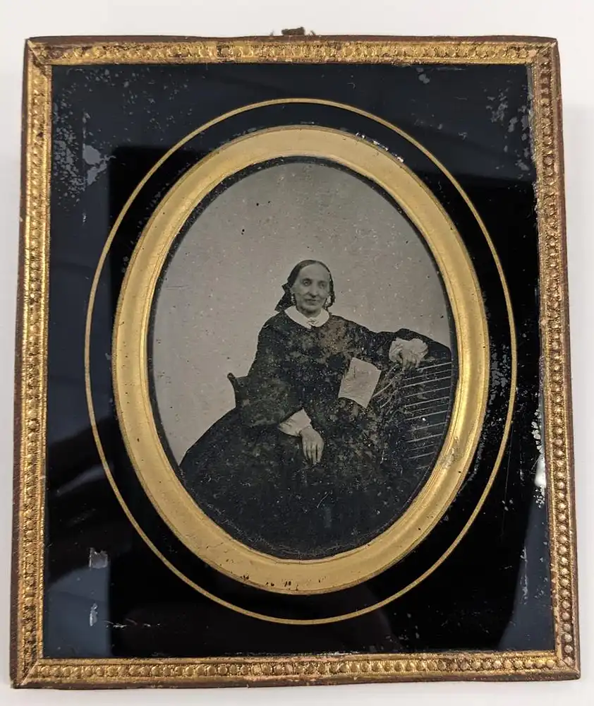 2 Fotografien Ambrotypie 1 /4 Platte Johann Ev. Bauer (Bürgermeister verstorben 1893) Frau Franziska Bauer, hinter Glas 3