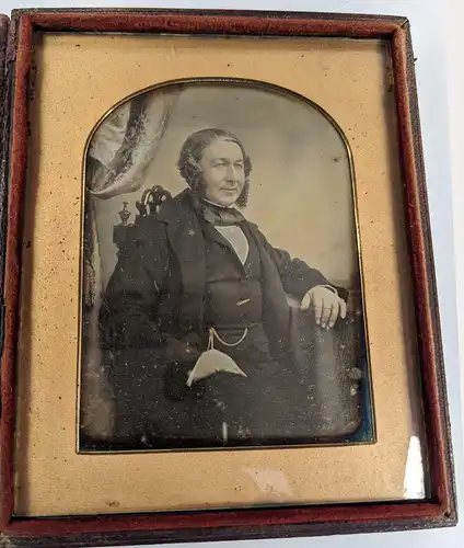 Fotografie Daguerreotypie 1 /4 Platte korpulenter jüdischer Kaufmann Schläfenlocken, koloriert, Passepartout hinter Glas