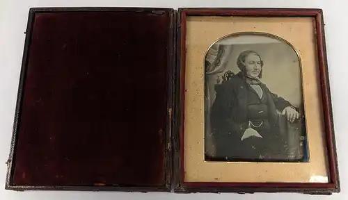 Fotografie Daguerreotypie 1 /4 Platte korpulenter jüdischer Kaufmann Schläfenlocken, koloriert, Passepartout hinter Glas