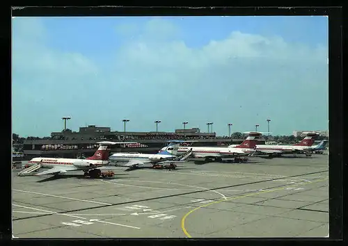 AK Berlin-Schönefeld, Flughafen, Flugzeuge der Interflug zum Be- und Endladen